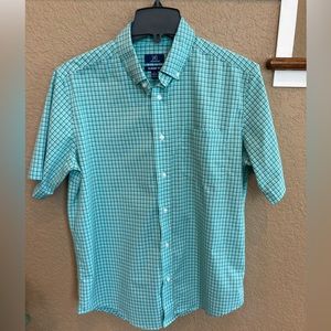 George Men’s Medium Poplin Button Down Short Sleeve Shirt.